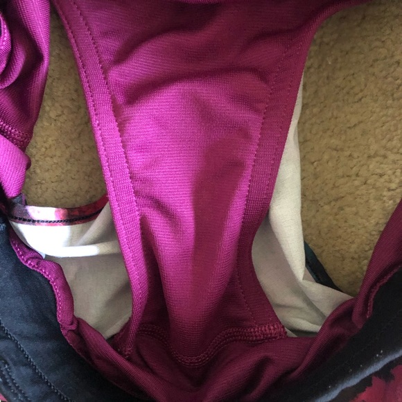 Lululemon Hotty Hot Short size 4  Fuschia / Black - Picture 10 of 11